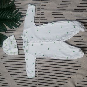 👶🏾Gently worn boys "Carters" Frog print onesie size 3m